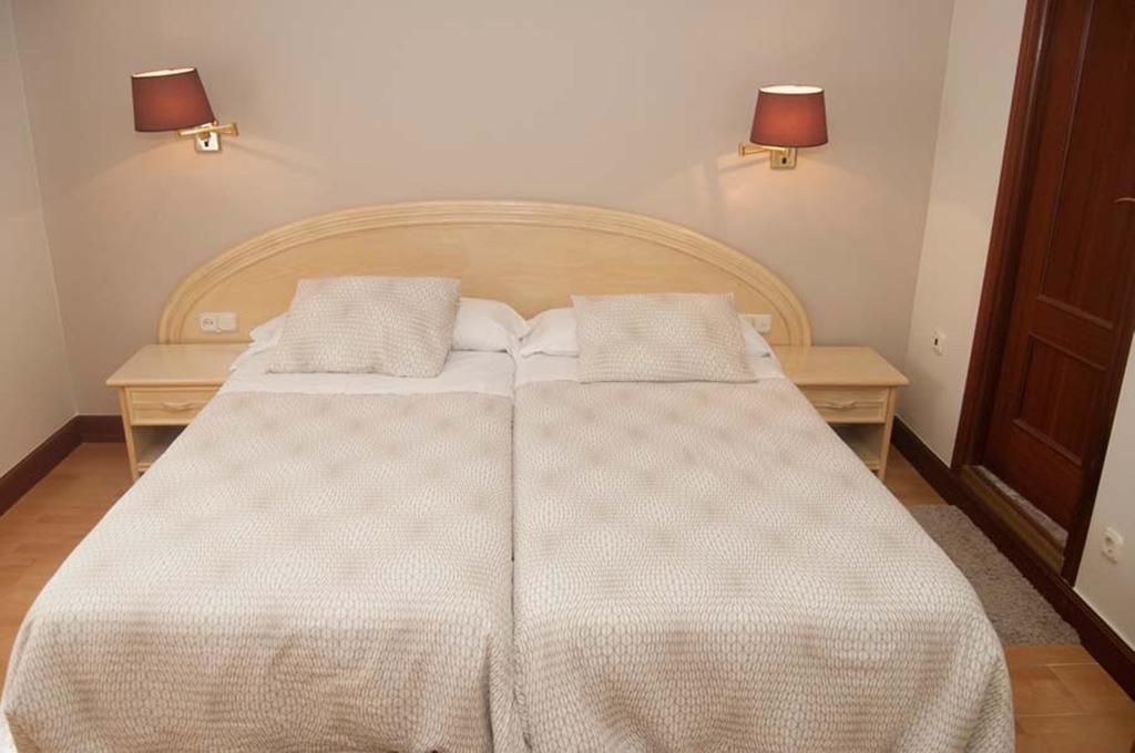 Hotel La Ronda Кастро-Урдиалес Номер фото